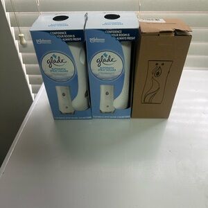 Glade Automatic Spray Holder - White with Blue Packaging